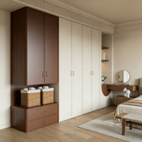 Système de dressing intégré moderne crème et noyer de la série Legacy avec coiffeuse et armoire flottante pour projets de villas de luxe