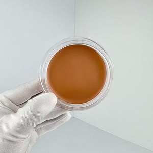 L'usine produit une crème de contour très vendue qui offre une tenue longue durée et s'adapte parfaitement au teint. - Product Image 2