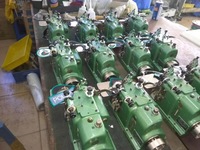 Machine à coudre industrielle surjeteuse à 3 fils Merrow d'occasion pour la bordure des emblèmes