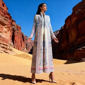 Abaya plissée élégante et luxueuse en polyester imprimé pour femmes musulmanes, robe longue respirante, style Moyen-Orient, vente en gros sur mesure - Product Image 2