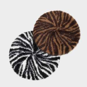 Boina de Moda para Mujer, Diseño de Cebra, para Uso Diario en Exteriores, Invierno 2025 - Product Image 1