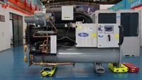 Refroidisseur à vis industriel d'occasion refroidi par eau 901 kW R134a pour système de climatisation central commercial CVC