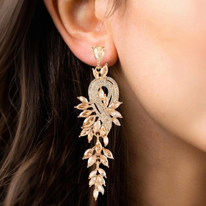 Boucles d'oreilles pendantes en forme de feuilles, design goutte d'eau, or, cristal noir, bijoux de fête, 8,3 cm, poids 18 g - Product Image 4