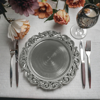 Assiettes de présentation dorées électroplaquées Woju Vintage 13 pouces en plastique avec bord festonné pour la location d'événements et la mise en table
