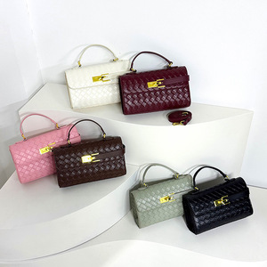 Nouveauté 2026 : Mini sac carré pour femme, sac à main tissé, design de niche haut de gamme style Maillard, sac à bandoulière et sac croisé double usage - Product Image 6