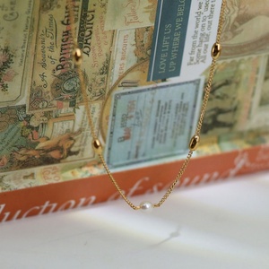 Collier personnalisé avec logo, en acier inoxydable plaqué or 18 carats, résistant à l'eau et inaltérable, avec perles, pour femme - Product Image 4