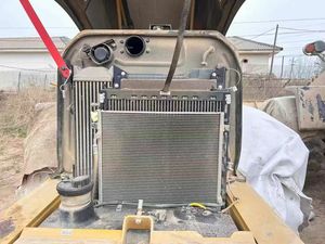 Gebrauchter Verdichter Caterpillar CS79B Vibrationswalze <span class=keywords><strong>CAT</strong></span> Straßenwalze Gebraucht 2017 Hergestellt in Gutem Zustand zum Verkauf - Product Image 4