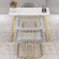 Station de manucure moderne et luxueuse en métal de Foshan, table de salon de beauté pour salon de manucure à prix avantageux