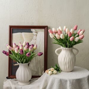 Tulipes artificielles à succès, nouvelle décoration d'intérieur populaire avec un design floral au toucher réel, vente en gros, style floral pas cher - Product Image 4
