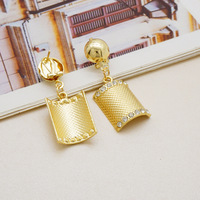 Vente en gros 18K Ensemble de bijoux de fête trois couleurs style personnalité extravagante Collier élégant Boucles d'oreilles Bague Bracelet pour fiançailles