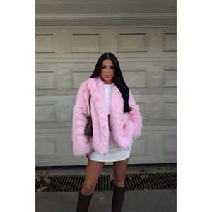 เสื้อแจ็คเก็ตขนเฟอร์สีชมพู Rufina ตกแต่งสไตล์วินเทจ พร้อมกระดุม ผ้าไหมพิมพ์ลายทางสั้น และวัสดุผ้าขนสัตว์ - Product Image 4