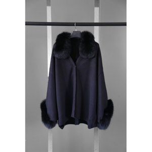เสื้อคลุมแคชเมียร์ผู้หญิงสุดหรูสำหรับฤดูหนาว ผ้าขนสัตว์ผสม อุ่นสบาย ผ้าคลุมไหล่หรูหรา แต่งขอบขนเฟอร์เทียมลายฟ็อกซ์ - Product Image 1