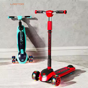 Trottinette à trois roues pliable et réglable de grande taille avec éclairage LED pour enfants de 3 à 8 ans - Product Image 1