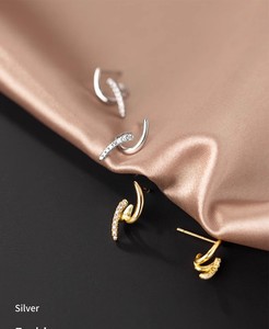 S925 Sterling Silver Stud Bông Tai Cá Tính Phi Tiêu Thích Hợp Thiết Kế Nhạy Cảm Dòng Hàng Khoan Đôi Cong Tai Móc Thời Trang - Product Image 3