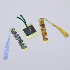Marcapáginas Personalizado con Corte Troquelado, Esmaltado y con Diseño de Pintura al Óleo Famosa para Amantes de la Lectura - Product Image 2
