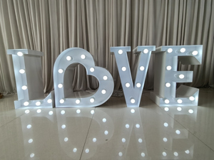 Ampoule LED blanche style simple FURUN, lettre d'amour, taille personnalisée, décoration de mariage en métal, miroir à mille couches, intérieur - Product Image 4