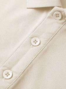 Polo de golf conçu pour les mouvements actifs avec fonction de séchage rapide Tissu doux et extensible et coupe personnalisée Fabriqué au Viet Nam - Product Image 3