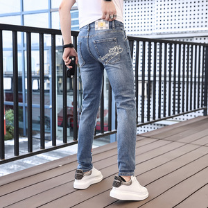 Vente en gros de jeans Amirys pour hommes, vêtements de créateur hip-hop, jeans skinny déchirés personnalisés OEM, pantalons pour hommes - Product Image 3
