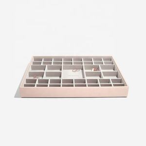 Bandeja de exhibición de lujo personalizada de terciopelo para pendientes y anillos, precio de fábrica al por mayor para joyería, almacenamiento apilable - Product Image 1