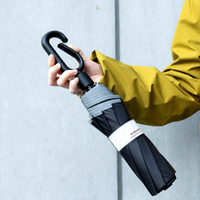 Parapluie pliant portable mains libres avec impression de logo personnalisé, boucle automatique, protection UV triple, vente en gros