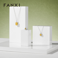 Présentoir carré blanc laqué pour bijoux, socle en bois pour collier, bague, boucles d'oreilles, accessoires de présentation minimalistes