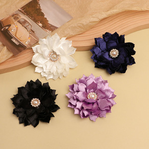 Diadema de flores de varias capas con centro de perlas, accesorios para el cabello para bodas, ropa, zapatos, sombreros y decoraciones. - Product Image 4