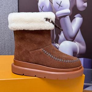 Botas de Senderismo Clásicas al por Mayor con Logotipo Personalizado, Botas Casuales con Plataforma Peluda, Botas de Invierno de Moda con Peluche, Unisex, Impermeables y Antideslizantes - Product Image 6