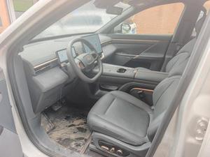 <span class=keywords><strong>Epi</strong></span> 008 210 Max EREV 2024 Usado, SUV de 6 Plazas, Gran Autonomía, Coche Familiar, Listo para Exportación, Dorado sobre Negro - Product Image 5