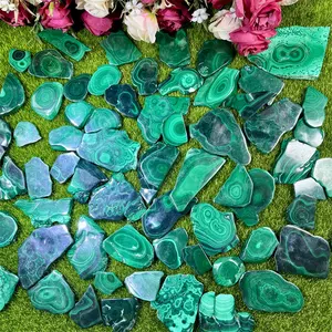 Losa de malaquita cruda de piedra preciosa verde de forma libre de rebanada de cristal Natural de alta calidad a la venta - Product Image 6