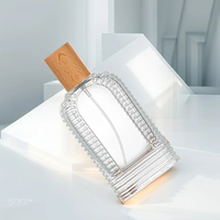 Baïonnette de luxe de qualité supérieure 60ml Flacon vaporisateur de parfum à étiquette personnalisable avec couvercle en bois