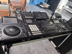 उत्कृष्ट ध्वनि गुणवत्ता और स्थायित्व सुनिश्चित करने के लिए उच्च प्रदर्शन घटकों से लैस अग्रणी dj टर्नटेबल, CDJ-3000, उपयोग किया जाता है - Product Image 2