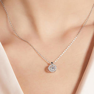 Colgante de Moissanita <span class=keywords><strong>Halo</strong></span> Brillante para Baile R.GEM. Collar con Colgante Redondo de 1 Quilate, Color D, Chapado en Rodio, Venta al Por Mayor - Product Image 2
