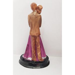 Sculptures de couple en résine romantique moderne pour décoration de bureau à domicile décoration d'étagère de bureau pour les cadeaux d'anniversaire de fiançailles - Product Image 2