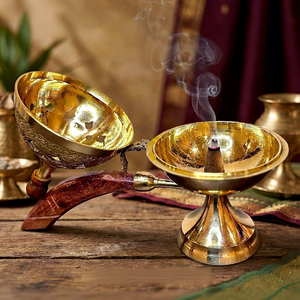 Handgefertigter Messing-Loban-Brenner mit Holzgriff, traditioneller Räucherstäbchenbrenner mit Deckel für Zuhause, Tempel, Meditation, Aromatherapie, Gebet. - Product Image 4