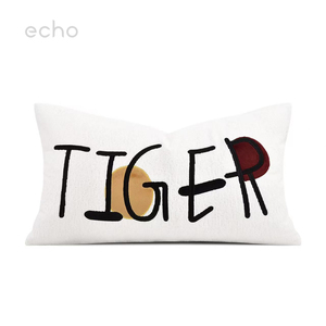 Coussin décoratif de luxe personnalisé pour chambre d'enfant Echo Velvet, motif géométrique moderne et minimaliste, pour chambre de garçon - Product Image 1