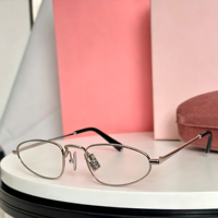 Lunettes de soleil de haute qualité, monture carrée légère, colorées, tendance, avec verres dégradés, monture en métal doré, UV400, pour femmes et hommes