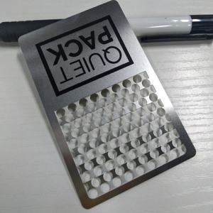 Échantillons gratuits, logo personnalisé, taille personnalisée, broyeur en acier inoxydable, cartes de visite, broyeur à herbes et à tabac avec porte-clés - Product Image 1