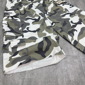 Qianshi Diseñador de los hombres Custom 6 Pocket Bermuda Shorts Streetwear Camo Print Swaeat Shorts Oversized Summer Baggy Cargo Shorts - Product Image 3
