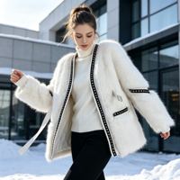 Manteau d'hiver chaud et élégant pour femme, manteau sur mesure pour femme, accents cloutés, texture moelleuse effet fourrure de renard