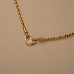 Collana in Acciaio al Titanio Placcato Oro 18K con Design a Cuore Traforato e Lettera Incisa 'I Am Worthy', Stile Hip Hop, Antiossidante - Product Image 2