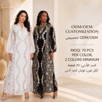 Abaya en polyester YSYL ODM avec broderie élégante, accents de pompons et manches bouffantes, idéale pour les célébrations de l'Aïd et les fêtes