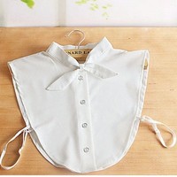 Pull rétro pour femme style chemisier avec broderie florale, nœud en dentelle et patchwork perlé sur la broche du col
