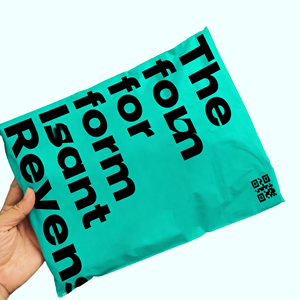 Enveloppe en polyéthylène marine personnalisée avec logo 14,5x19 Autocollante Imperméable pour l'envoi de courrier de marque - Product Image 1