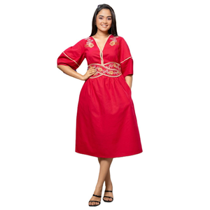 Vestido Midi de Lino Rojo Fresa y Beige Premium con Bordado en Contraste, Elegante y Casual - Product Image 2