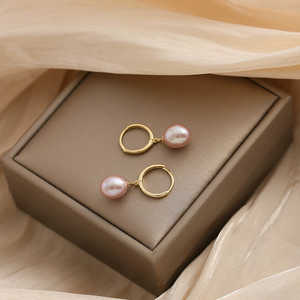 Pendientes de perlas naturales moradas WENCHI 1581: accesorio elegante y lujoso - Product Image 5