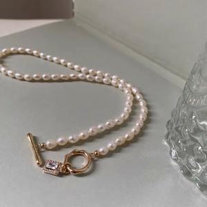 Collier polyvalent pour femme en perles naturelles en forme de riz, avec un tempérament élégant, chaîne de clavicule carrée délicate - Product Image 3