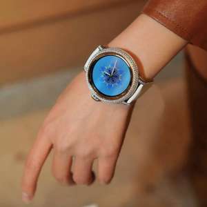 Reloj Inteligente HIPINE de Oro Puro para Amantes del Deporte - Llamadas Bluetooth, Seguimiento de Salud, Alarma, Pronóstico del Tiempo y Entretenimiento Social - Product Image 6