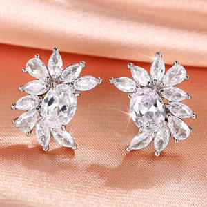 Orecchini a perno con fiore in moissanite gialla taglio ovale, montatura a griffe in argento 925, gioielli di lusso da donna per matrimonio - Product Image 5
