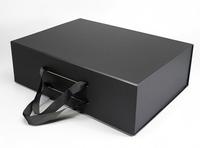 Caja de Regalo Rígida de Cartón Impermeable Personalizada con Cierre Magnético, Asa, Relieve y Laminación Mate, Ecológica y Reciclable