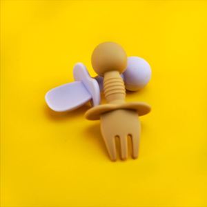 Cucharas y tenedores para bebés, empaquetados en caja, juego de tenedores y cucharas de silicona con diseño sólido para niños - Product Image 2